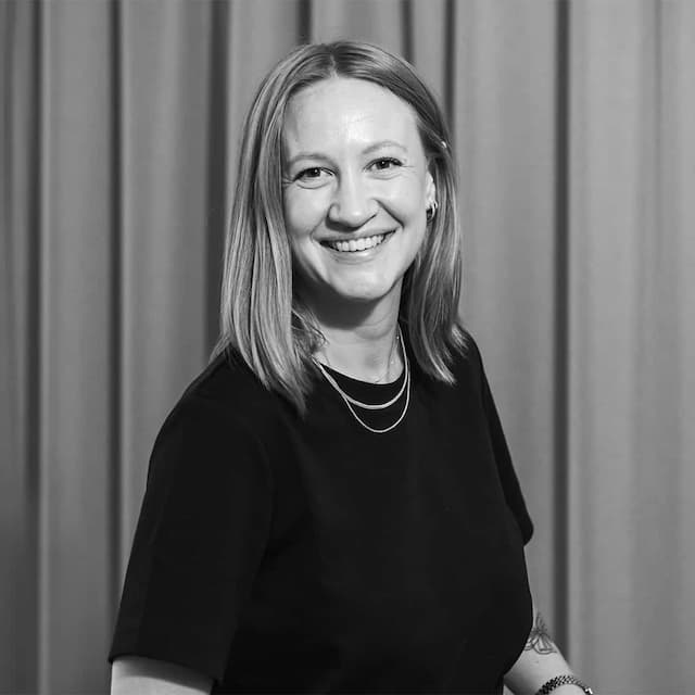 Porträttfoto på Olivia Bergström som är Senior HR Generalist på Hjärnfonden