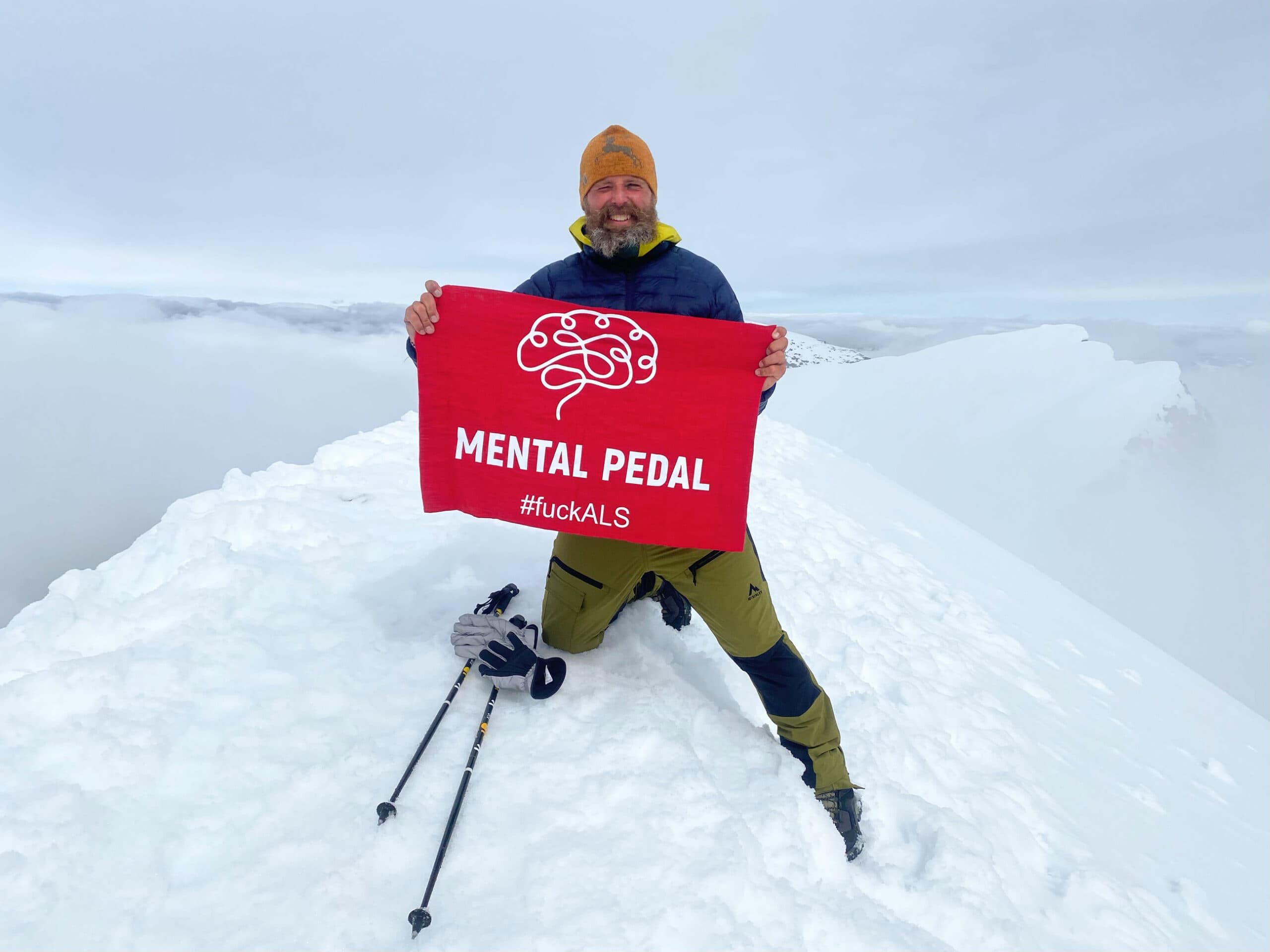 På ALS-dagen 2022 nådde Fredrik toppen av Kebnekaise, en del av hans resa mot att samla in en miljoin kronor till forskningen om ALS.