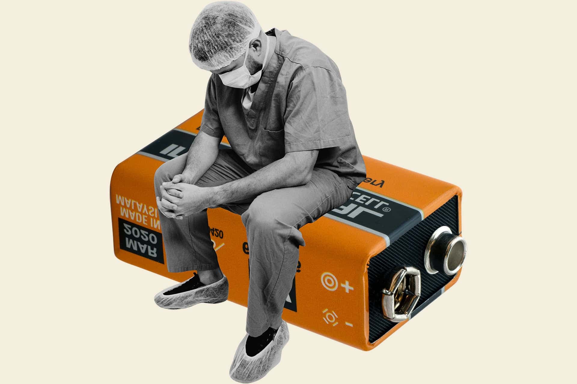 Kollage med en sjukhuspersonal som sitter hopkrupen med nedböjt huvud på ett batteri.